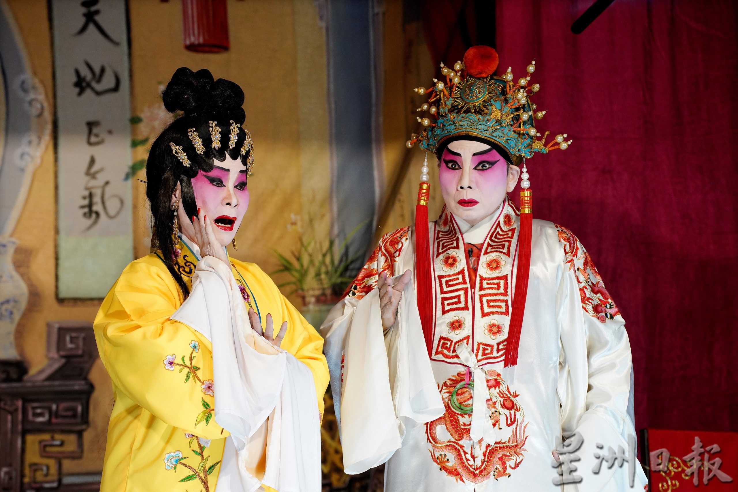 霹:第二版头/坝罗古庙神诞上演酬神戏 外国人也捧场庆新声