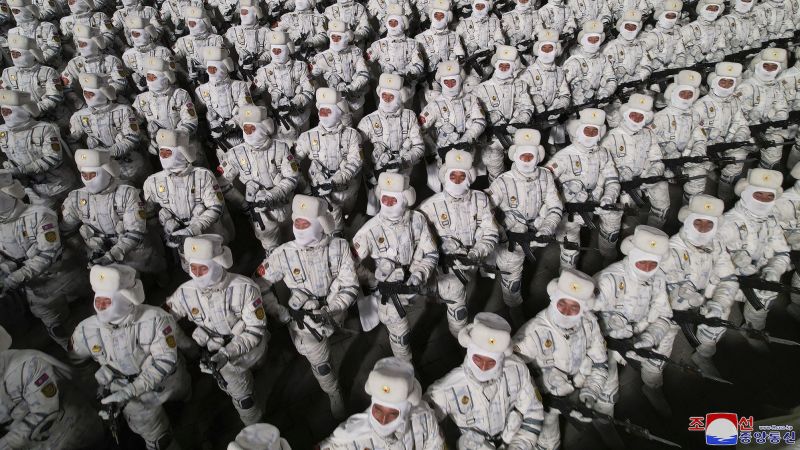 面对美核战挑衅 朝单日80万名年轻人请愿入伍