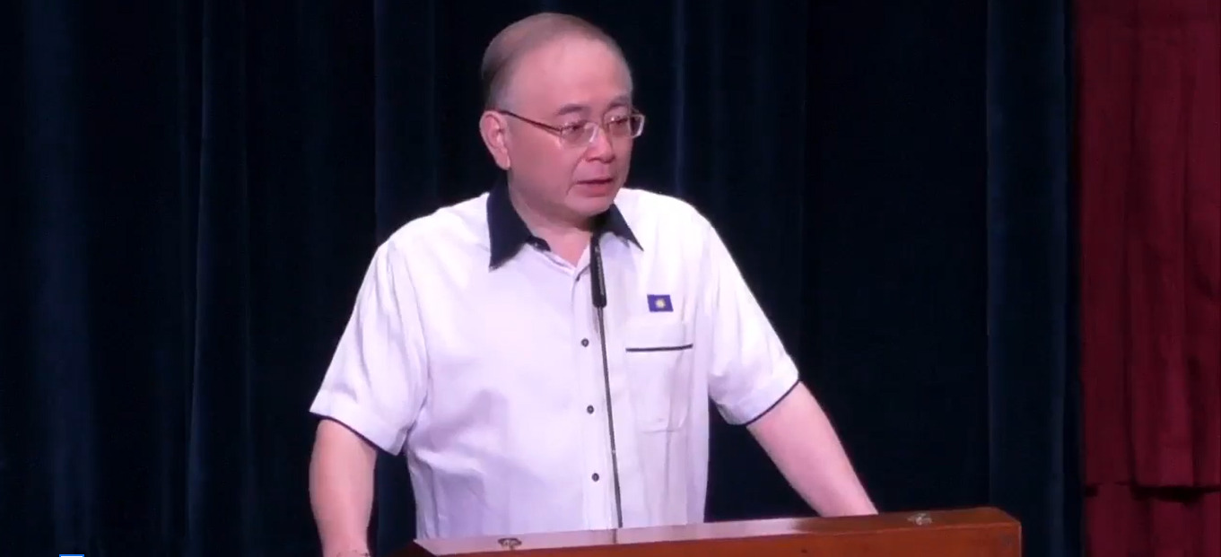 马华74周年党庆 魏家祥含泪带领马华党员为李三春默哀一分钟