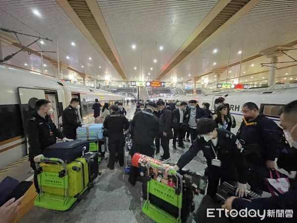 马英九访陆首日小插曲 台媒团“上海迷航”对司机狂喊:右转!