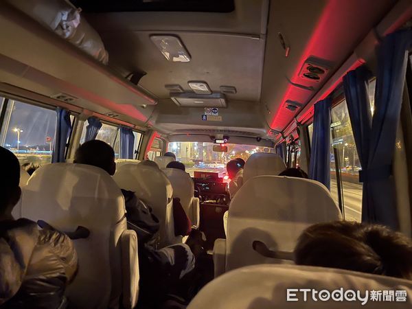 马英九访陆首日小插曲 台媒团“上海迷航”对司机狂喊:右转!