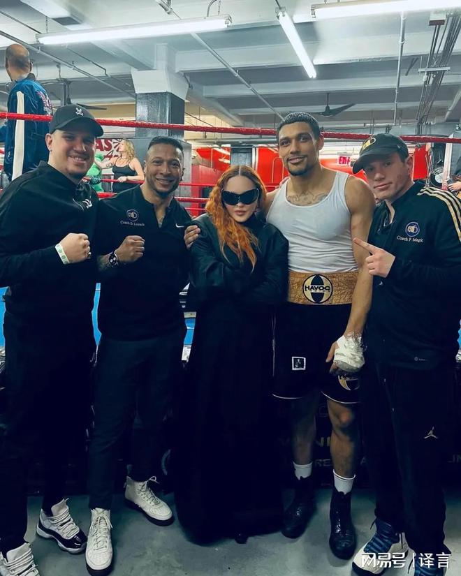 麦当娜又谱“祖孙恋”!拳击手晒合照泄“蜜”