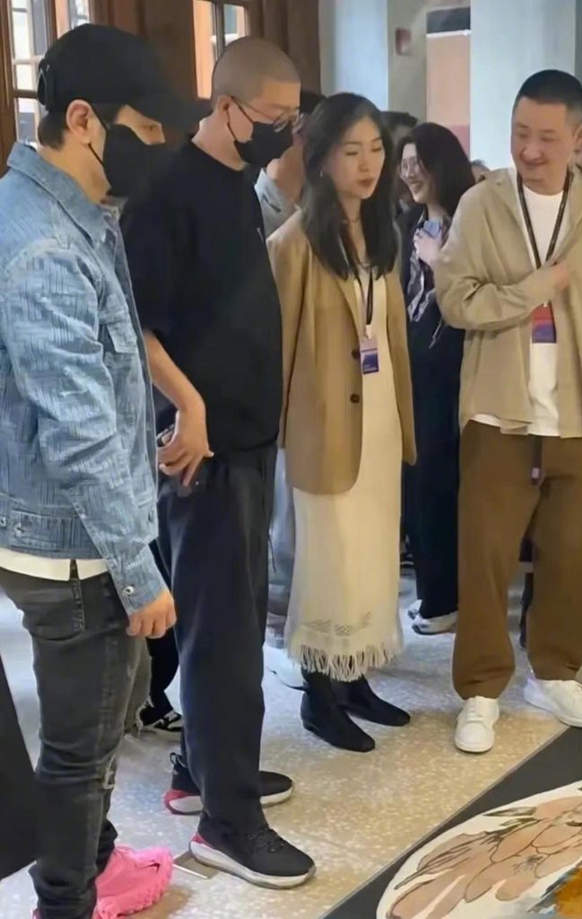 黄晓明发量少开始戴假发？发型师曝真相