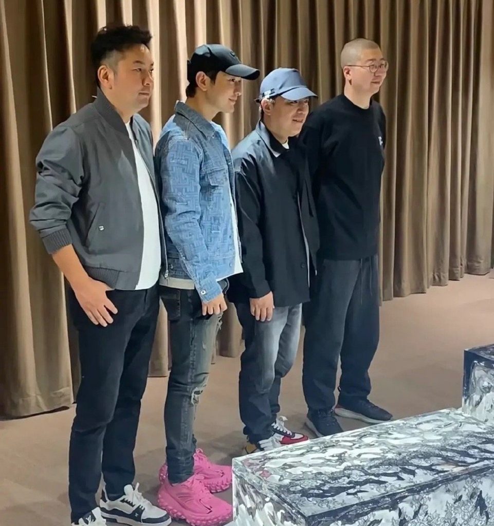 黄晓明发量少开始戴假发？发型师曝真相