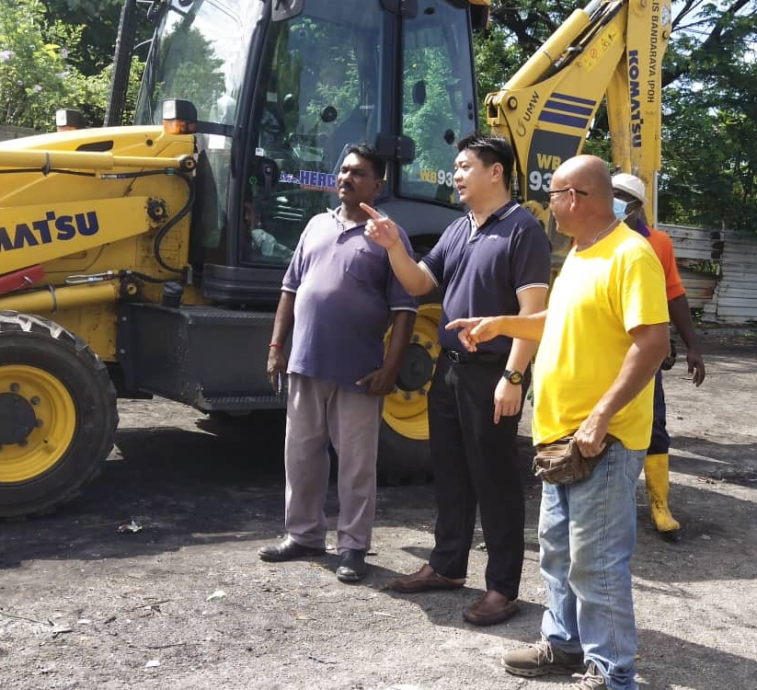 黄涵威:巴占轻工业区非法垃圾堆已成了长期的小垃圾场