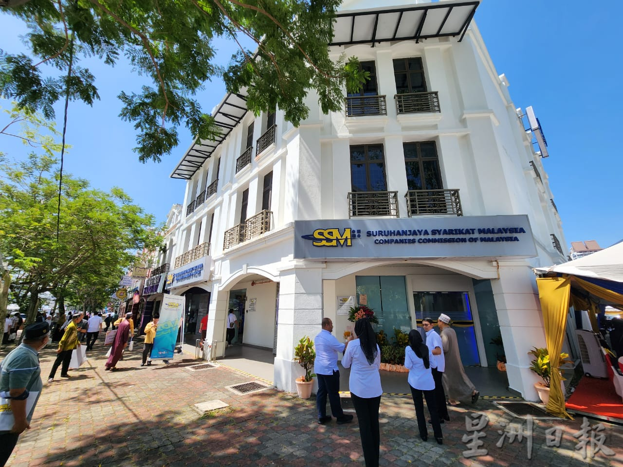 (全国版)沙拉胡丁宣布1000名水灾灾黎家庭将获300令吉电子产品购物券