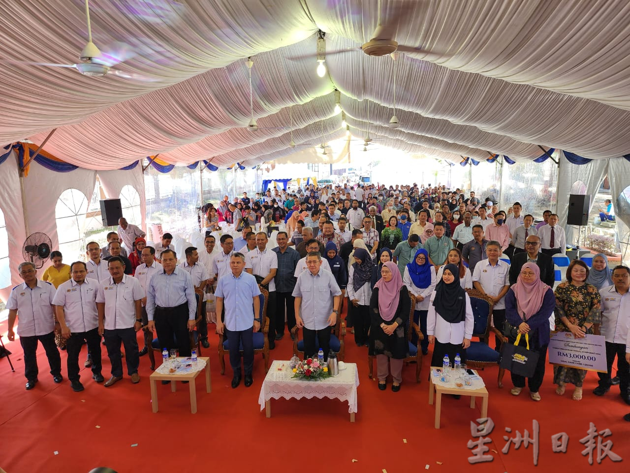 (全国版)沙拉胡丁宣布1000名水灾灾黎家庭将获300令吉电子产品购物券