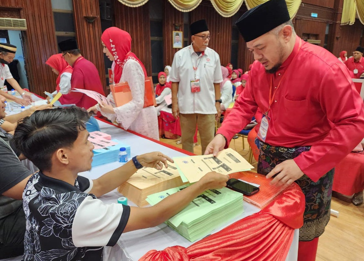 (全国版)玻前大臣阿兹兰蝉联失利,遭法都巴里终结9年领导加央巫统政途