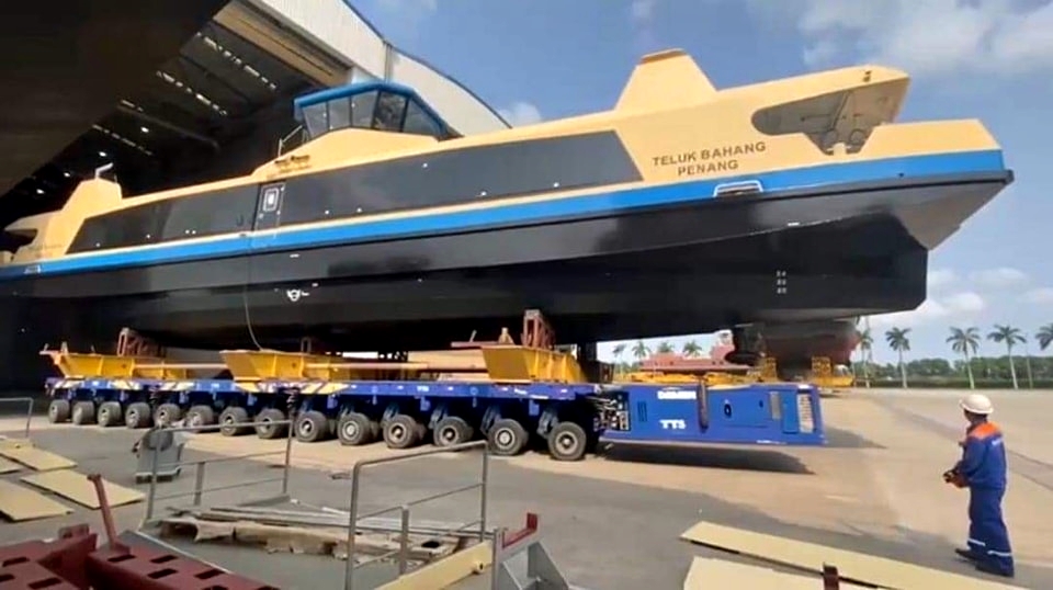 (全国版)网传“槟城直落巴巷”新渡轮视频,新渡轮仅载人载摩托车