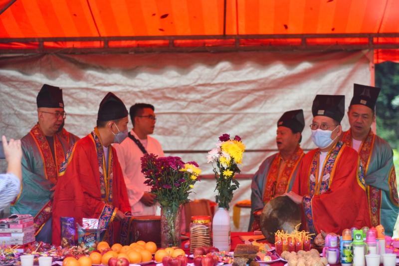 龙母庙与广肇联合总会在峇冬加里父亲有机农场超渡法会／2图