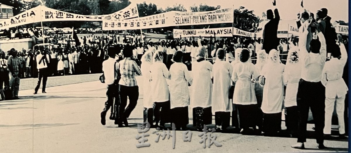（古城封底主文）《用眼睛去旅游》：独立纪念馆