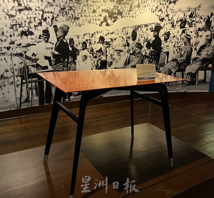 (古城封底主文)《用眼睛去旅游》:独立纪念馆