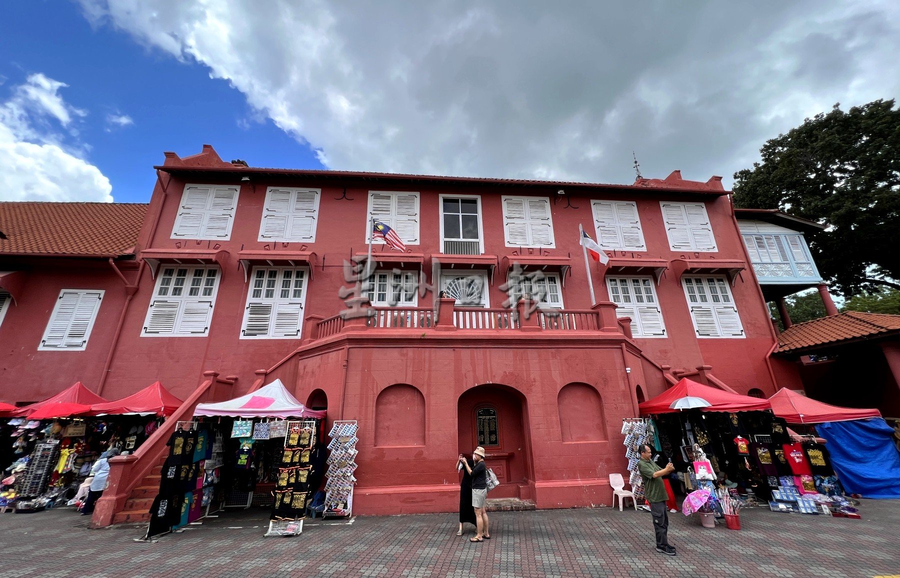 (古城封底主文)《用眼睛去旅游》:荷兰红屋广场