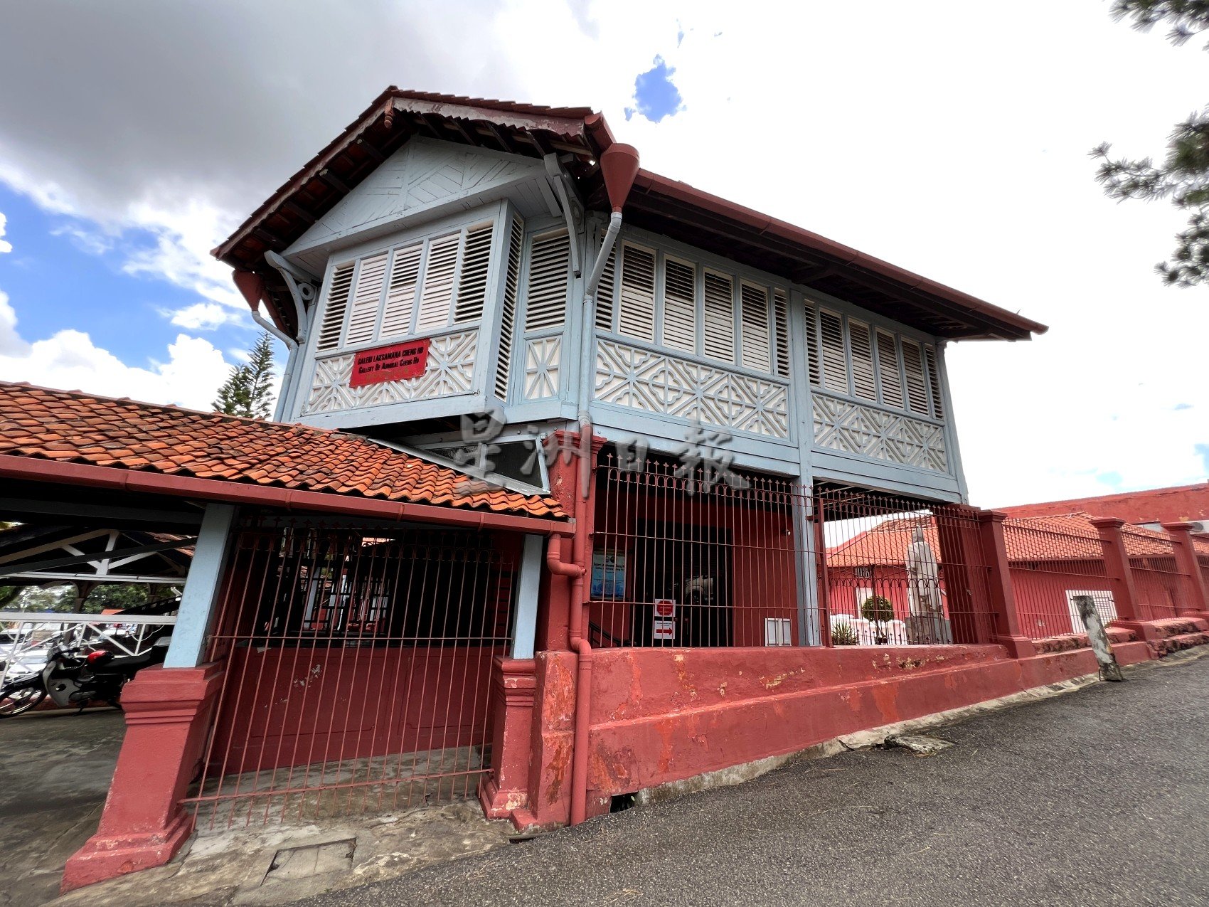 （古城封底主文）《用眼睛去旅游》：荷兰红屋广场