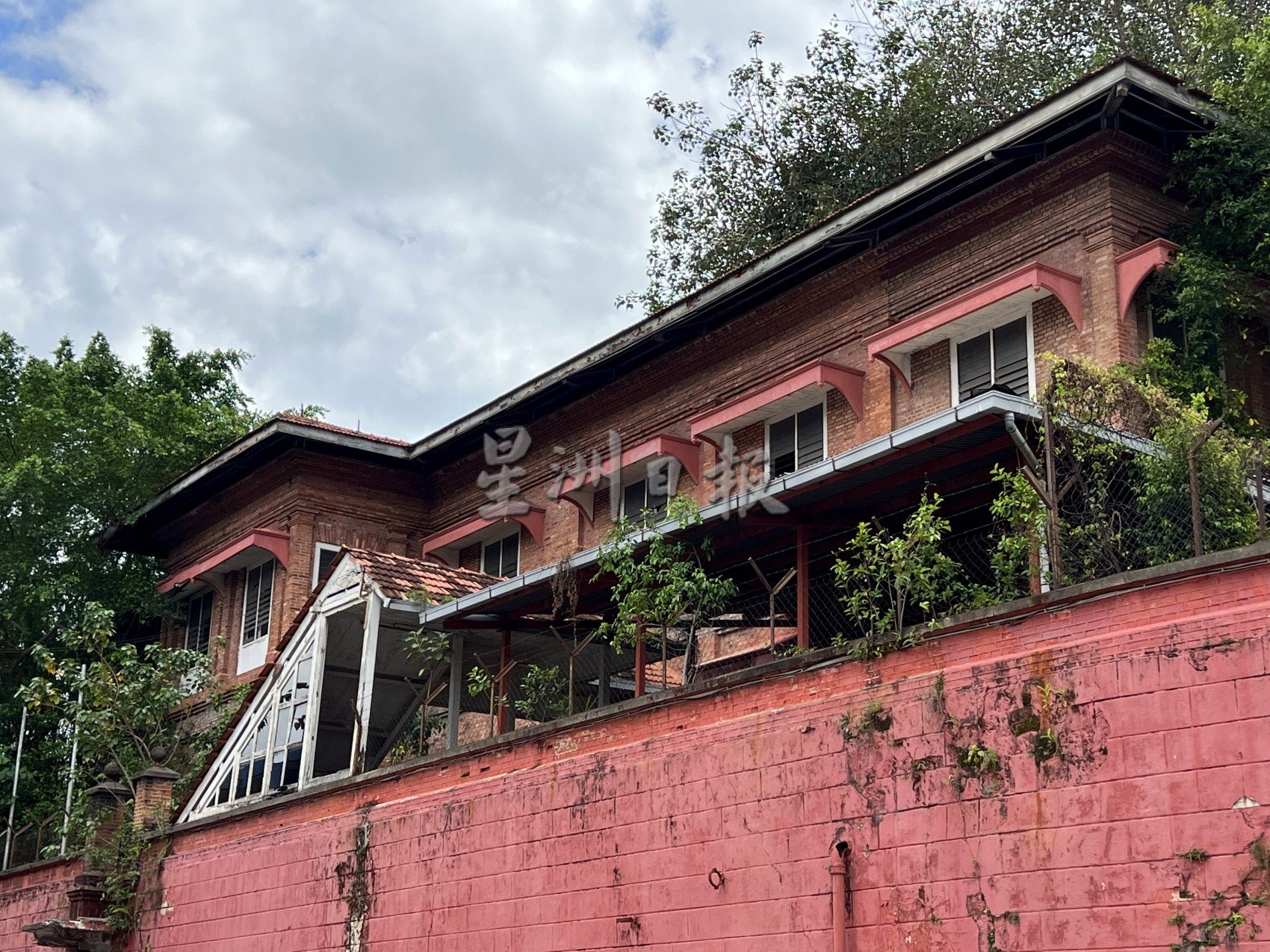 （古城封底主文）《用眼睛去旅游》：荷兰红屋广场