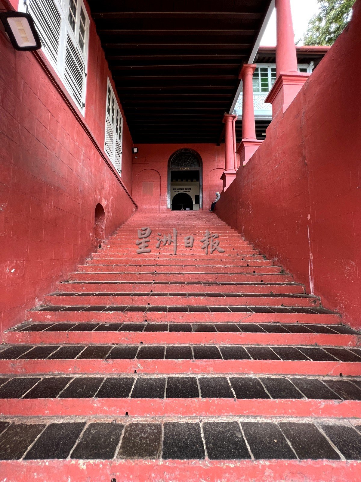 (古城封底主文)《用眼睛去旅游》:荷兰红屋广场