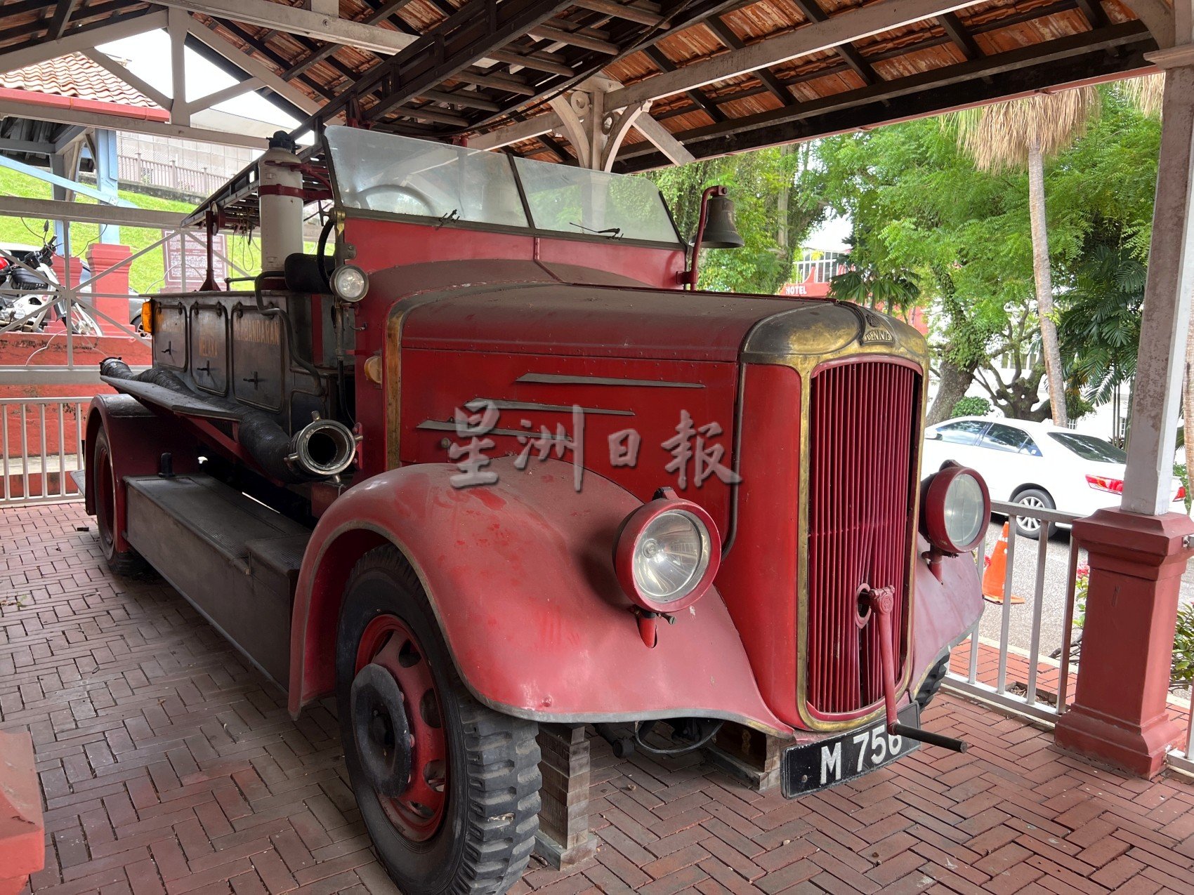 （古城封底主文）《用眼睛去旅游》：荷兰红屋广场