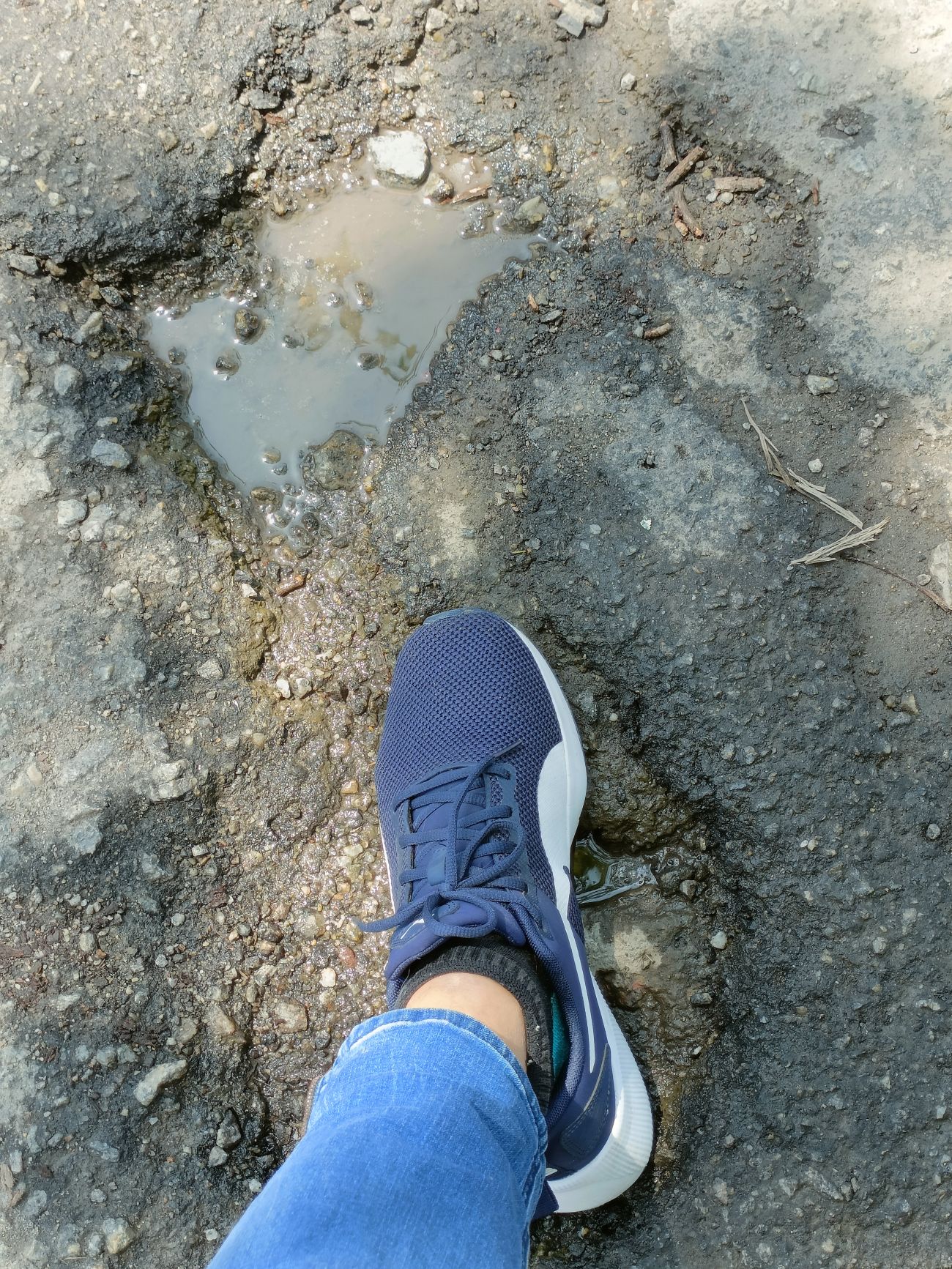 (古城封面主文)投诉后仅敷衍修小路洞·工业区如弃婴