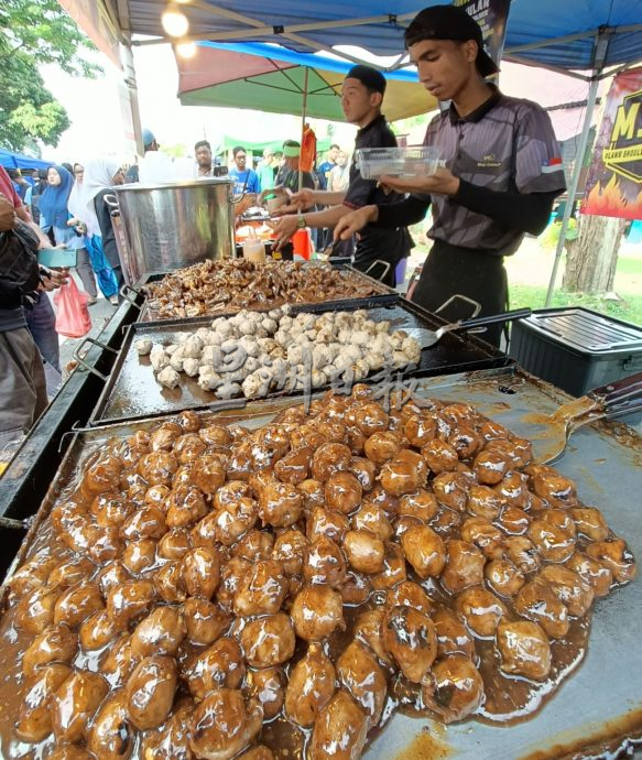 （古城封面主文）斋戒市集美食飘香·卫生局监督卫生安全