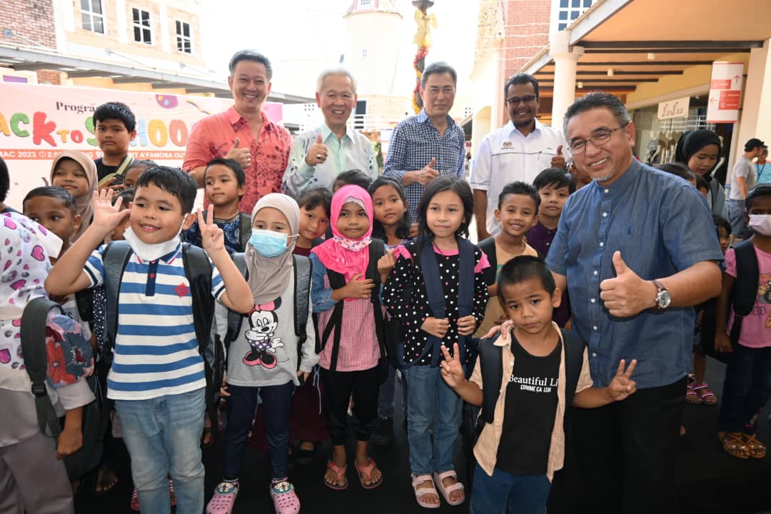 (古城版)副国防部长阿德里主持TANJUNG RATNA有限公司“返回校园”活动