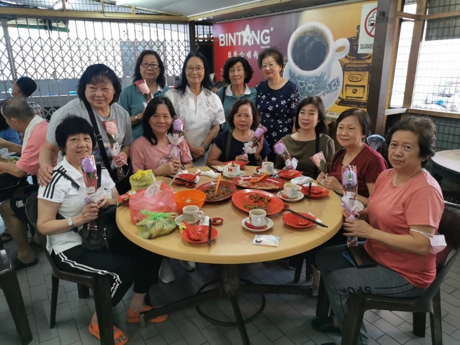 长青土风舞班赠送予女性庆三八妇女节