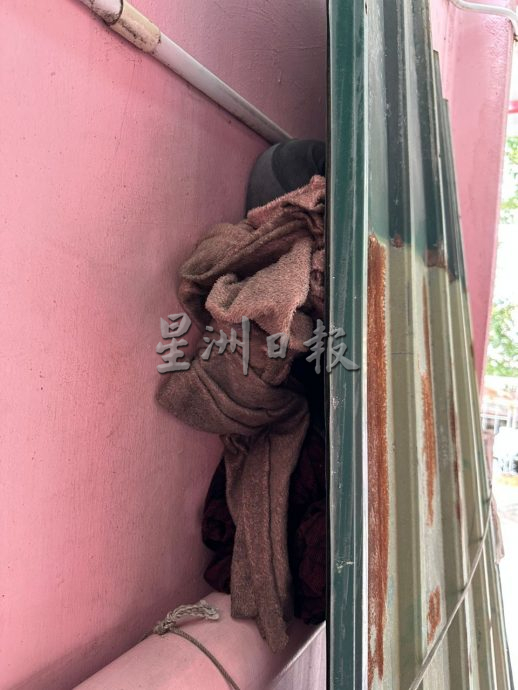 （古城第三版主文）华裔流浪汉留神庙3年