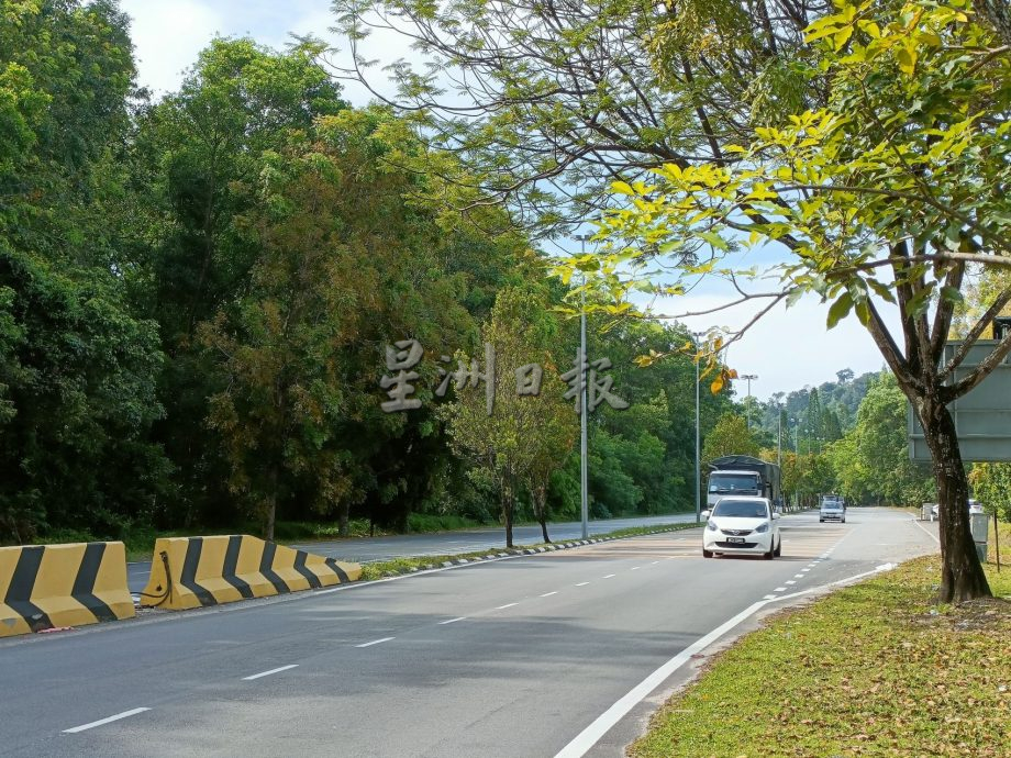 （古城第三版主文）山坡路弯没路灯·慕查法高原每月至少一撞
