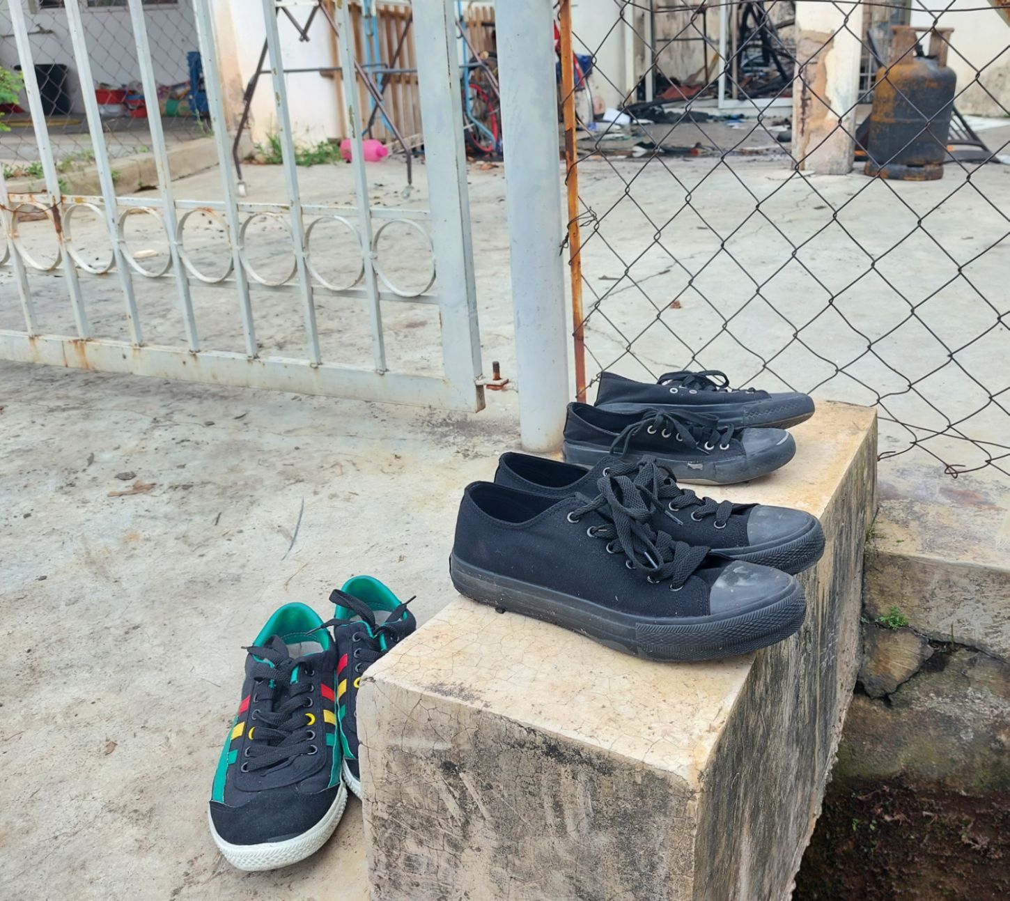 (古城第二版主文)两名住在两隔壁的单亲妈妈在斋戒月遭大火光顾,痛失家园