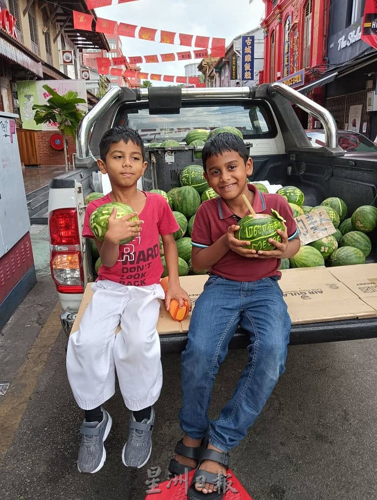 (古城第二版主文)手作的温度:雕刻西瓜