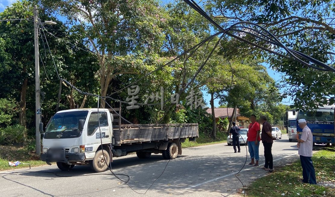 (古城第二版主文)电线被扯断影响电供及交通秩序