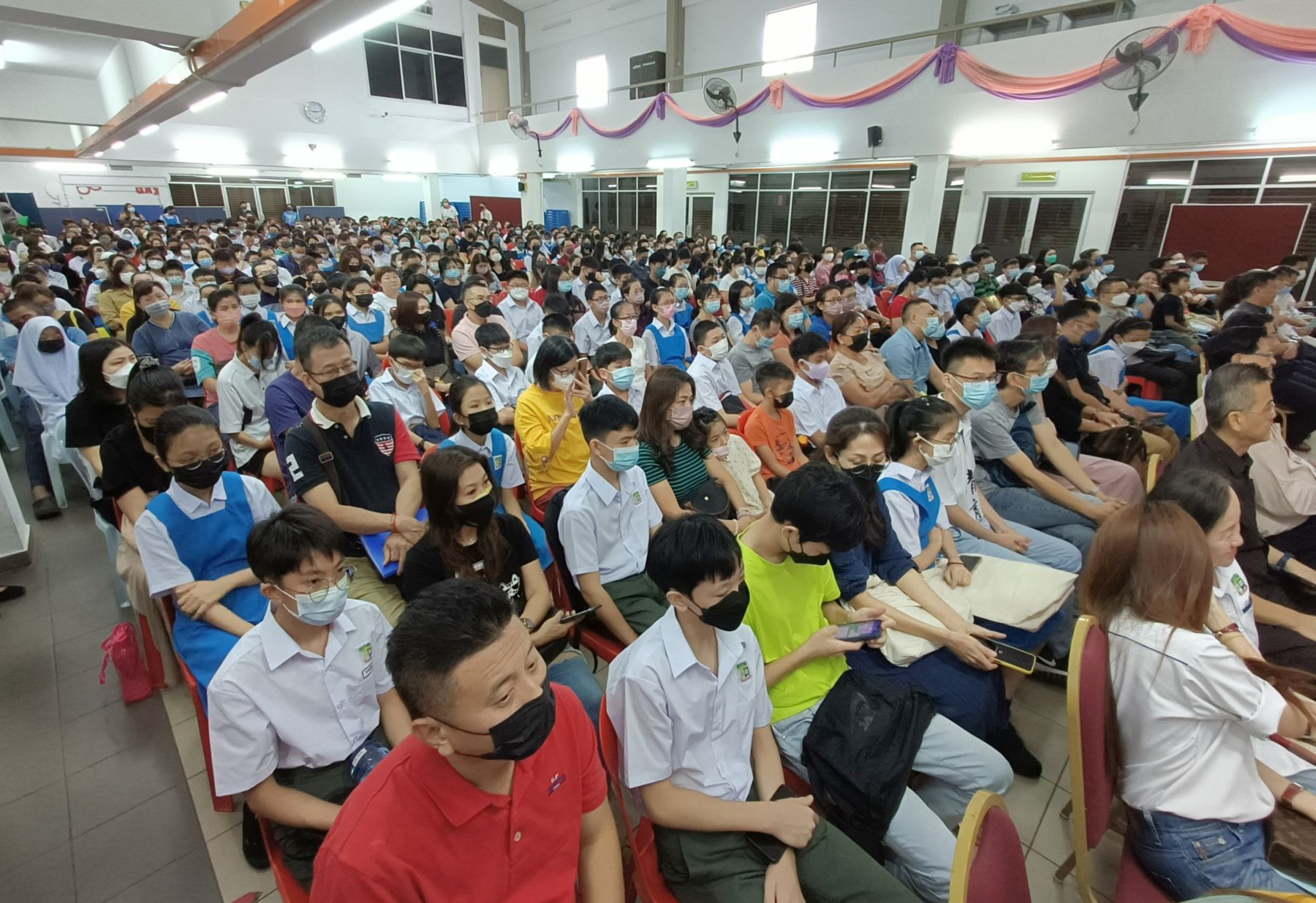 (古城第五版主文)育中新生报到日