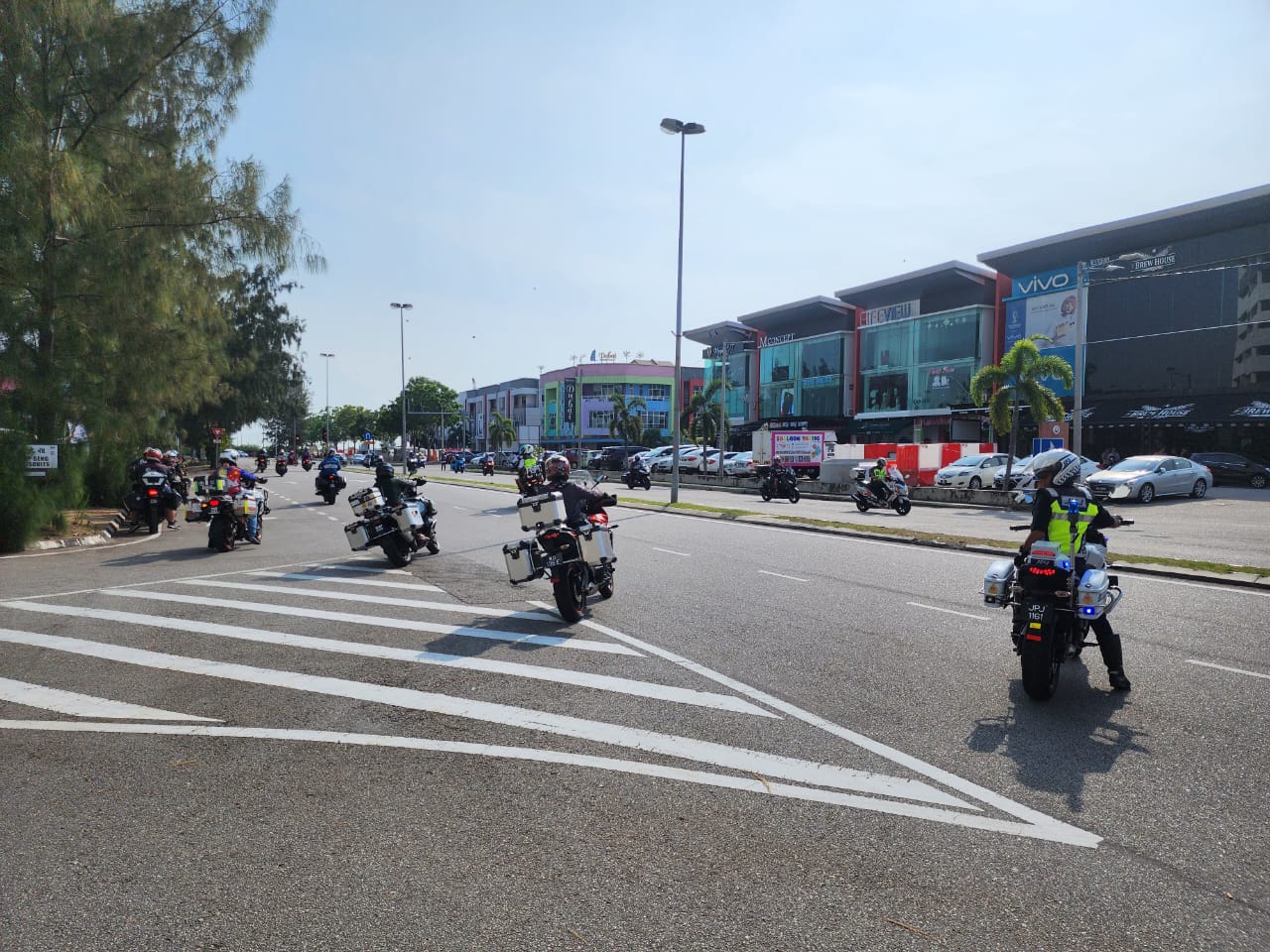 (古城第六版主文)500辆重型机车慈善骑行