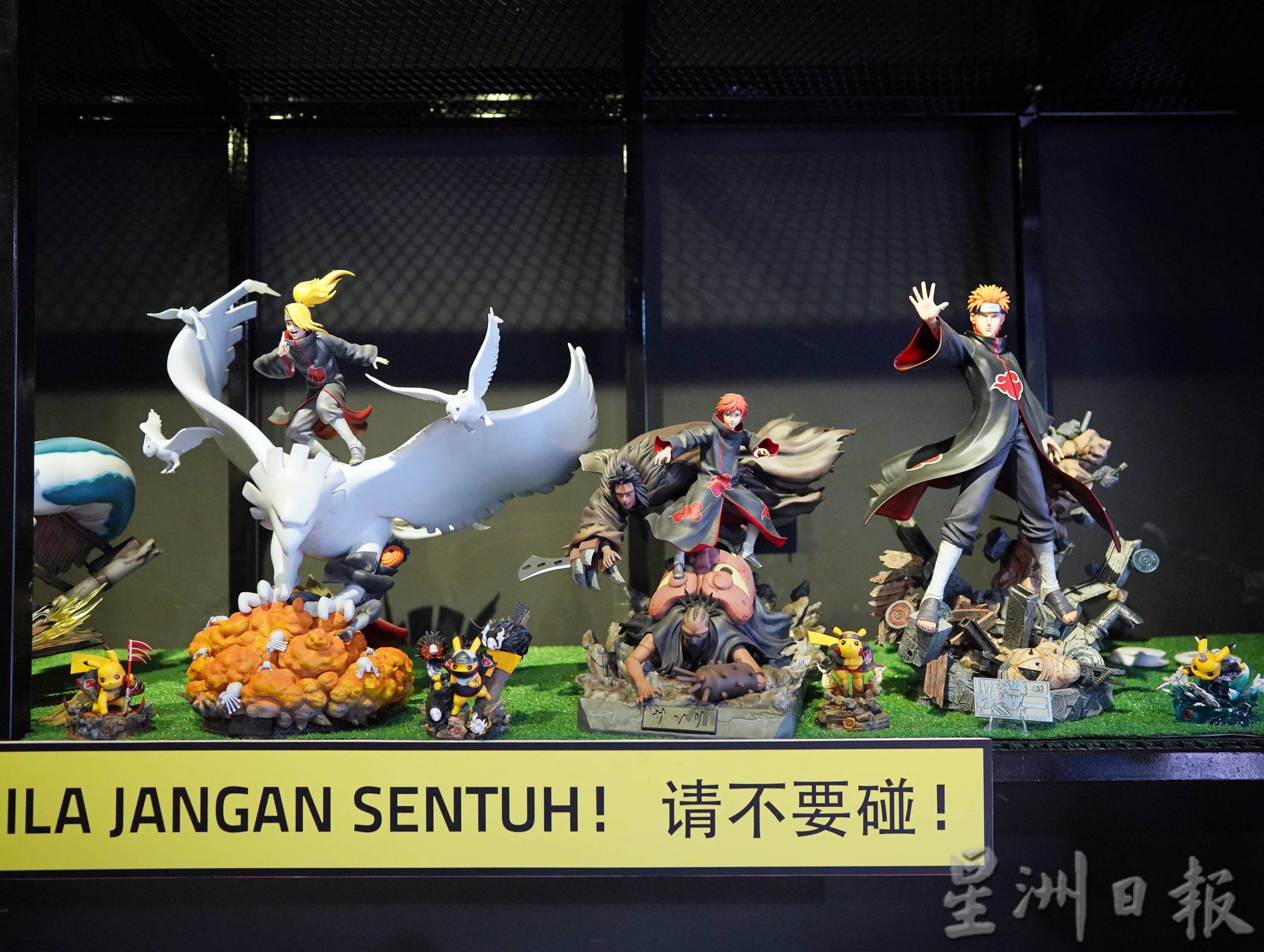 (古城第六版主文)咖啡厅摆满收藏家玩具模型,成为漫迷聚集地一同组装、展示,分享喜悦