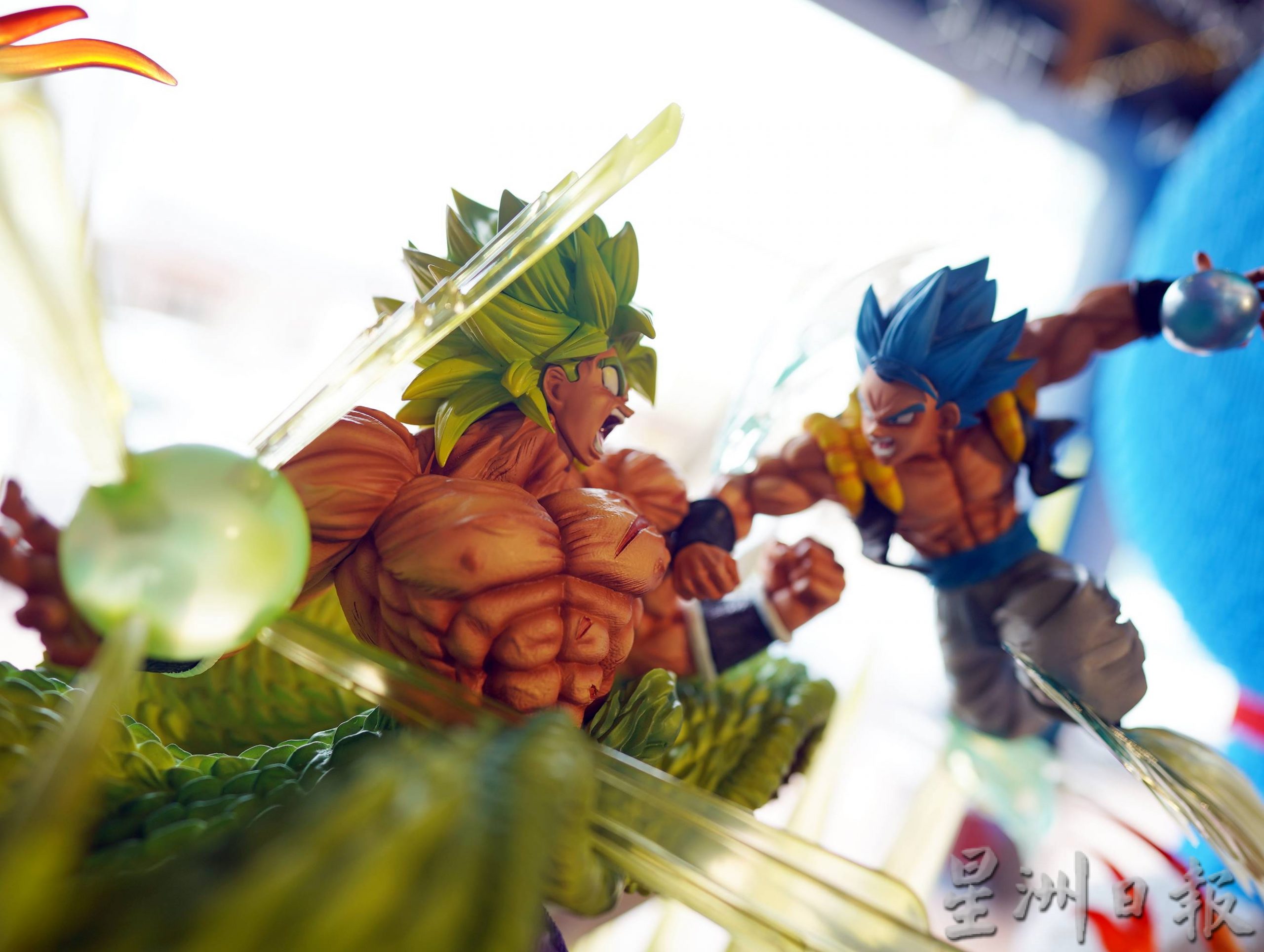 (古城第六版主文)咖啡厅摆满收藏家玩具模型,成为漫迷聚集地一同组装、展示,分享喜悦