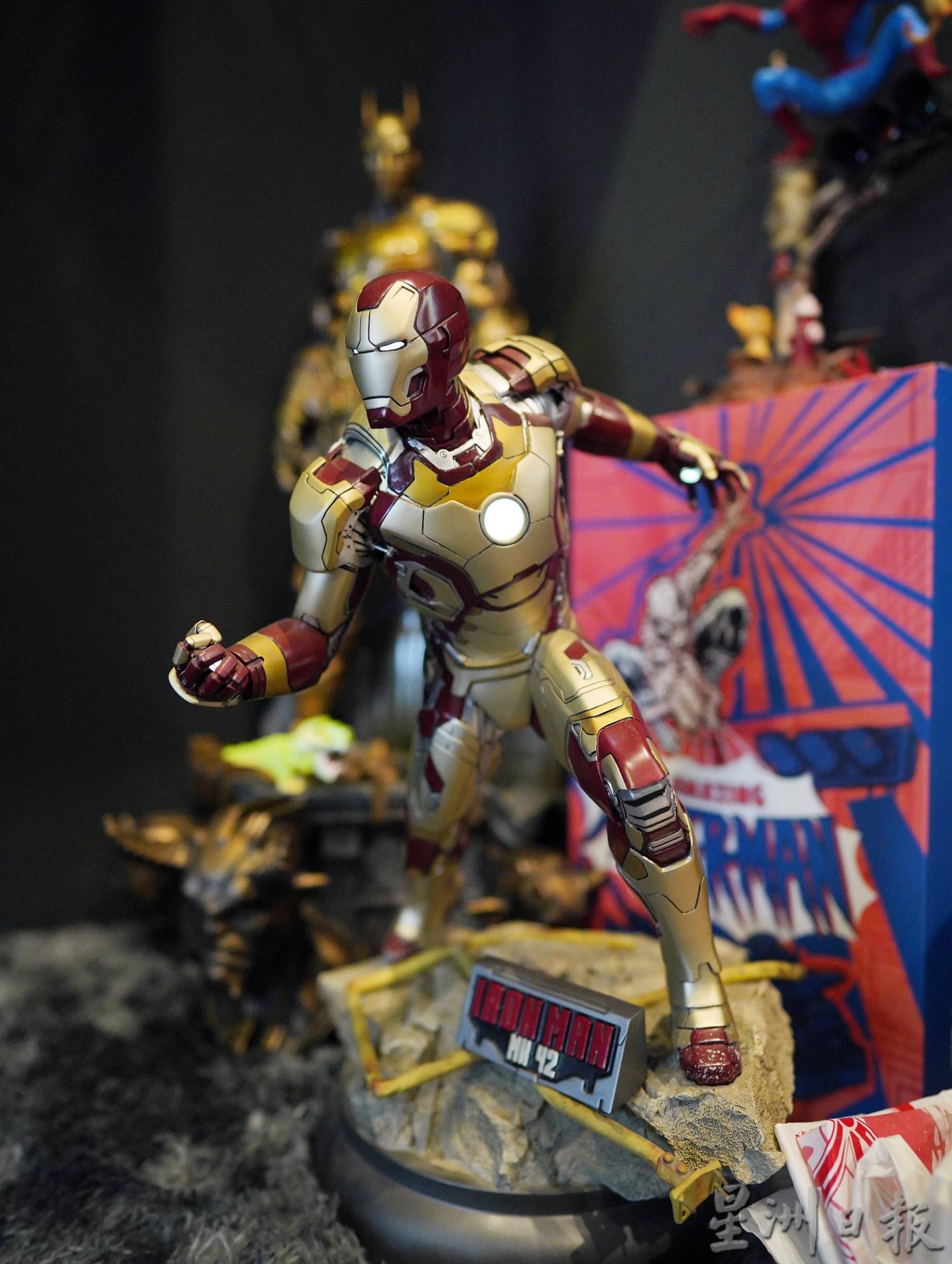 (古城第六版主文)咖啡厅摆满收藏家玩具模型,成为漫迷聚集地一同组装、展示,分享喜悦