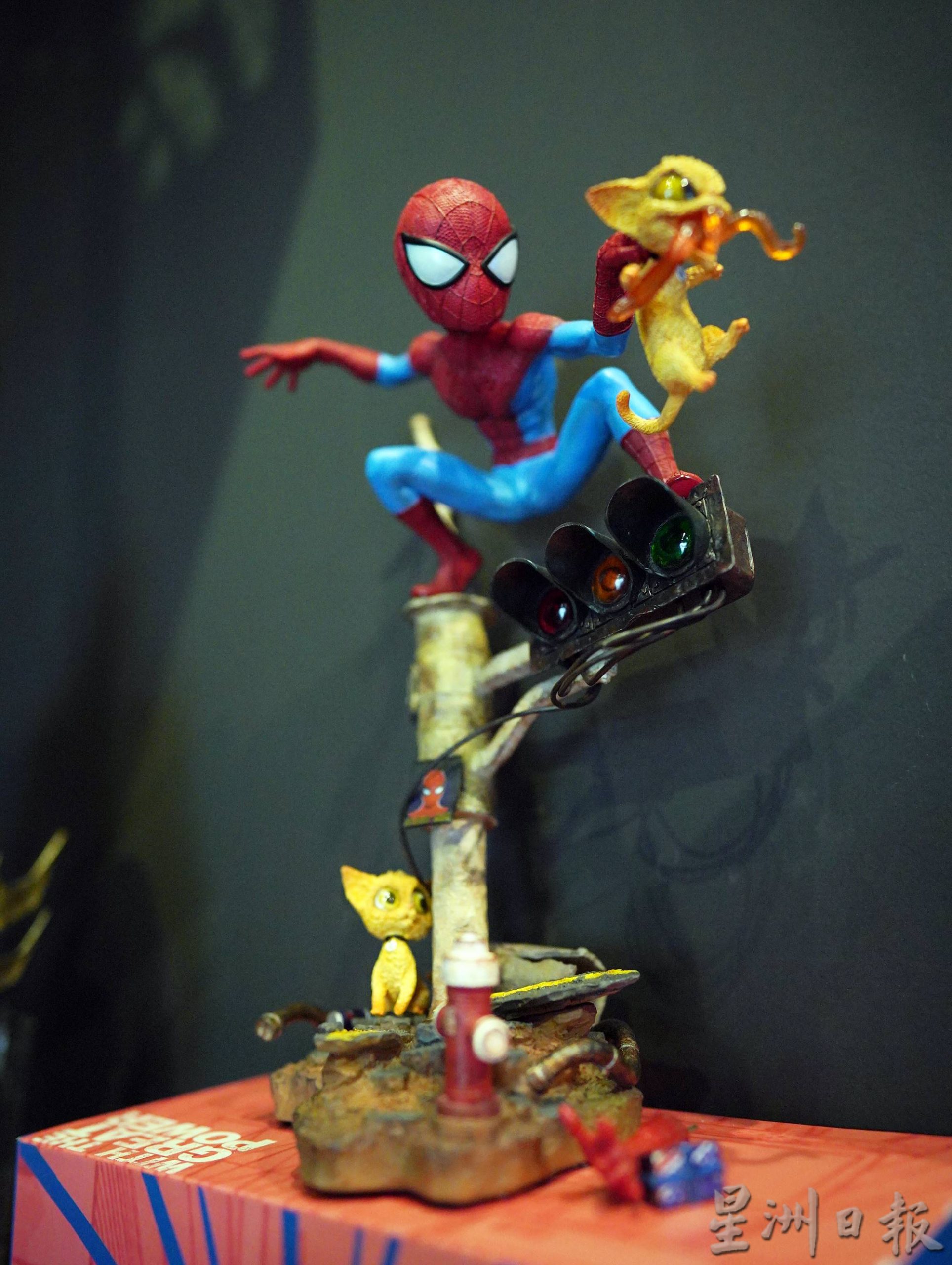 (古城第六版主文)咖啡厅摆满收藏家玩具模型,成为漫迷聚集地一同组装、展示,分享喜悦