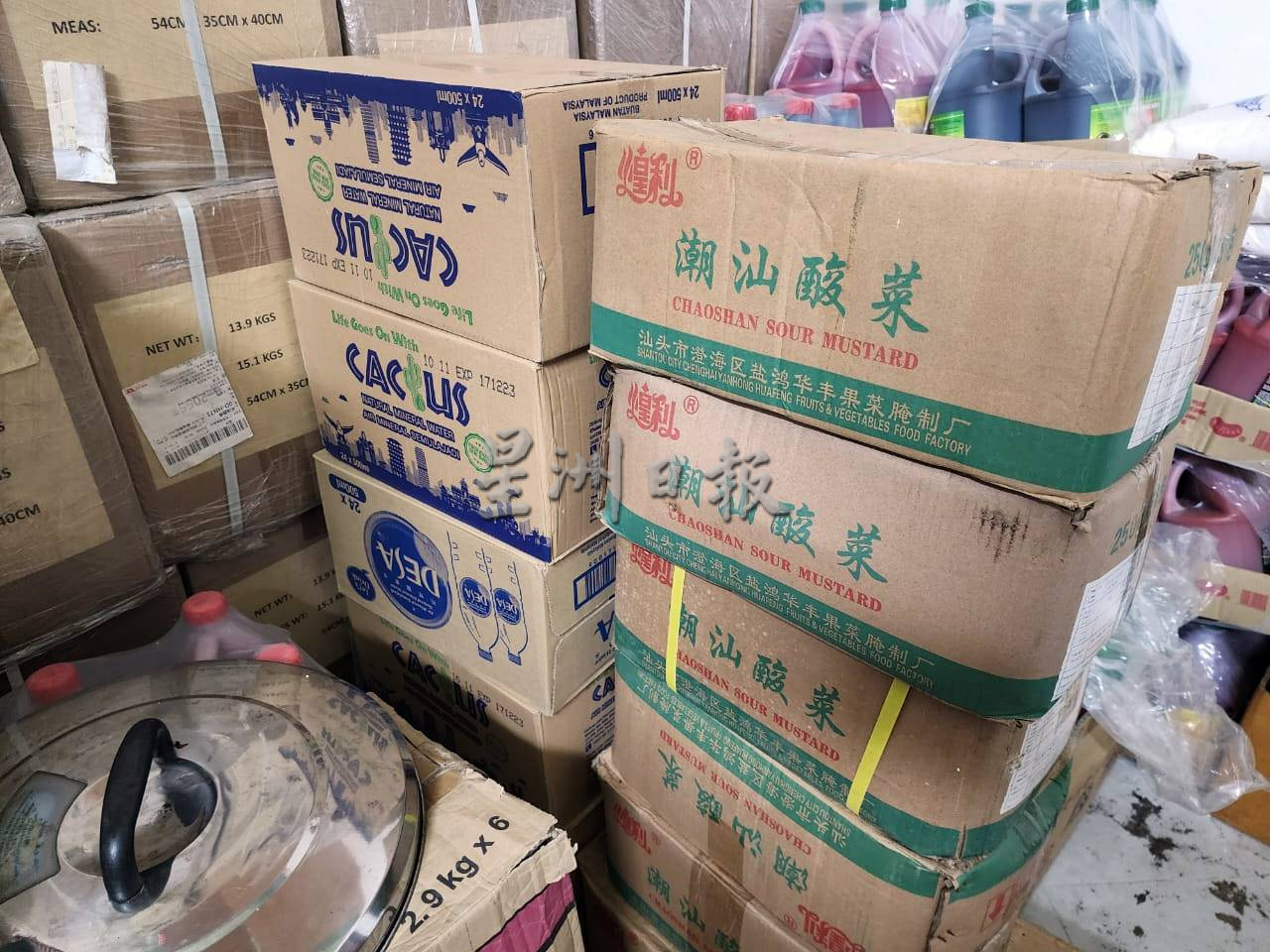 （古城）水灾无情人间有情，梁证法与家人购买米送往水灾区