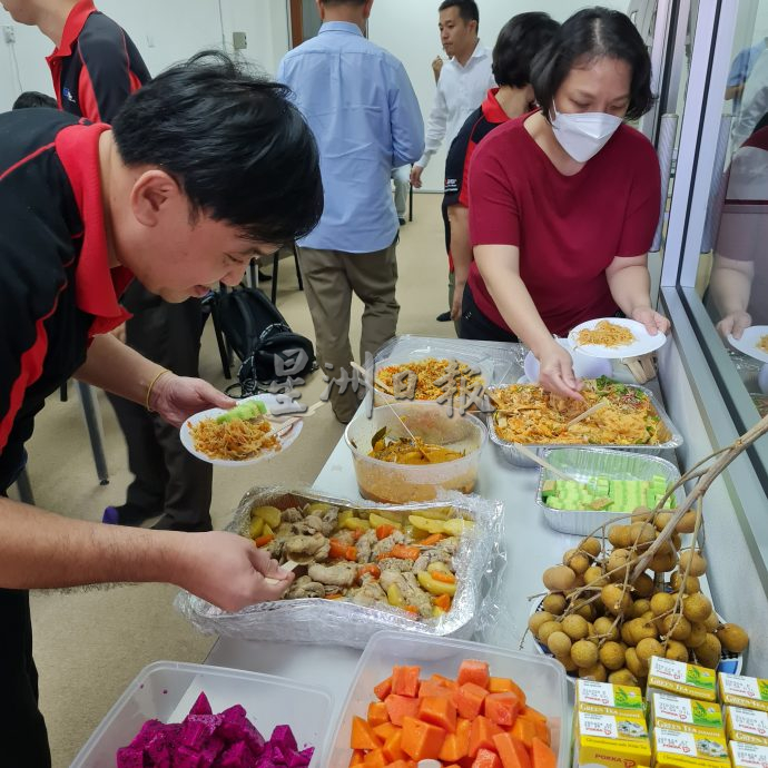 (大北马封底)特稿/社会企业Angel Community Cafe