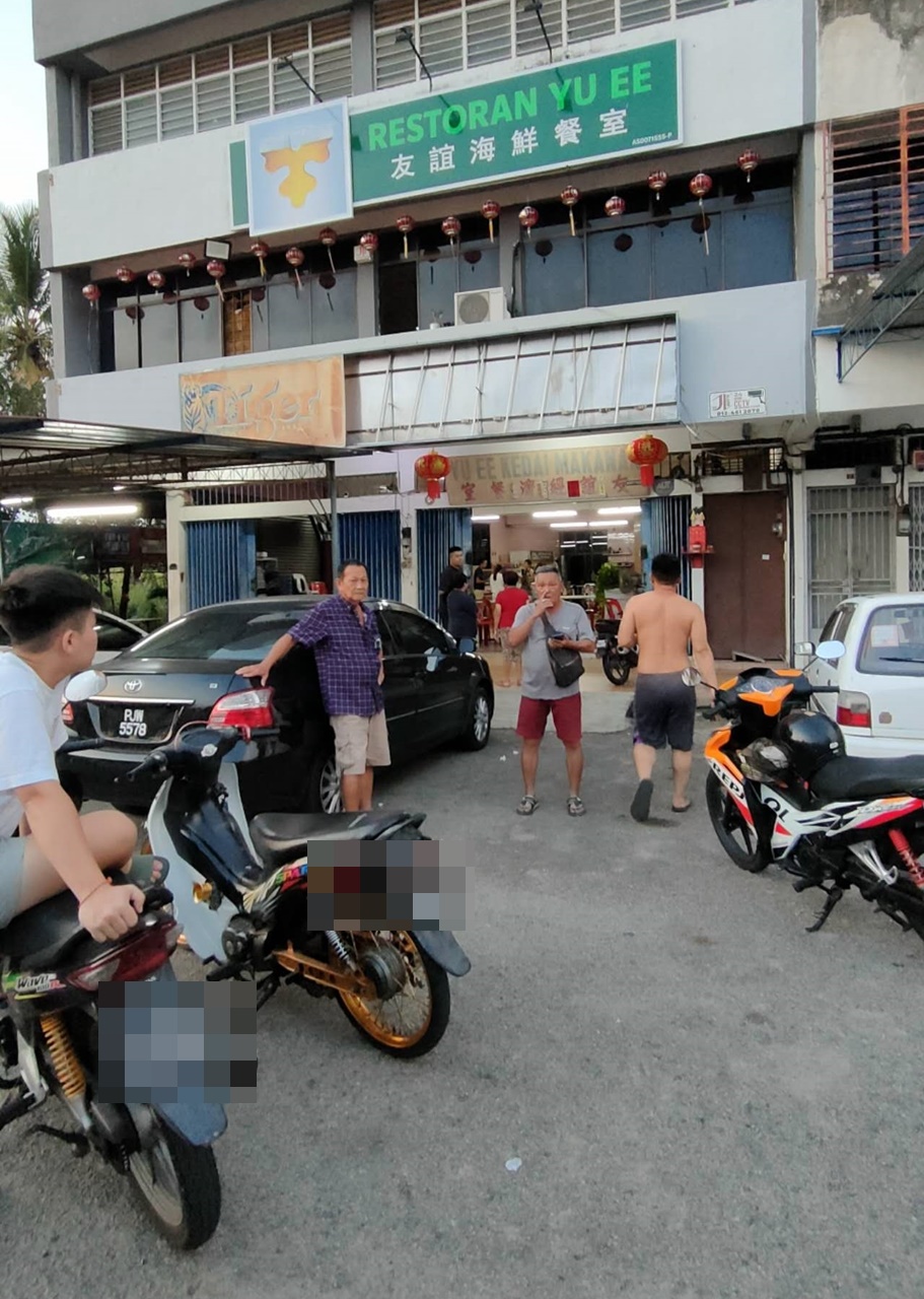 (大北马)4匪闯咖啡店抢劫,老板娘苹果手机和现金被抢!