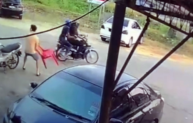 (大北马)4匪闯咖啡店抢劫,老板娘苹果手机和现金被抢!