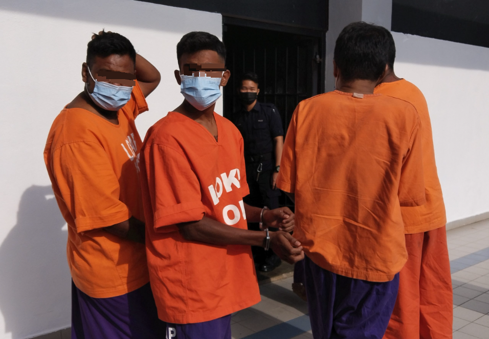 (大北马)友谊海鲜餐室的抢劫案警方已成功逮捕到3名嫌犯被押上法庭申请延扣5天