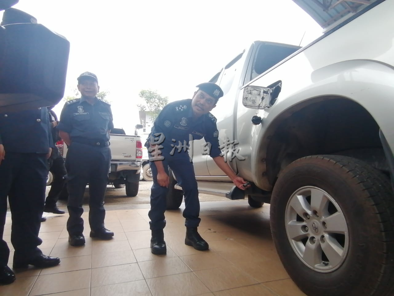 (大北马)安装暗格走私柴油 6外国车遭关税局识破