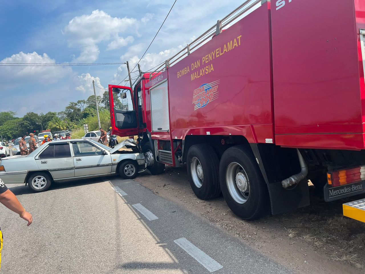 (大北马)工厂仓库火灾,消防水槽车救援途中遇车祸!