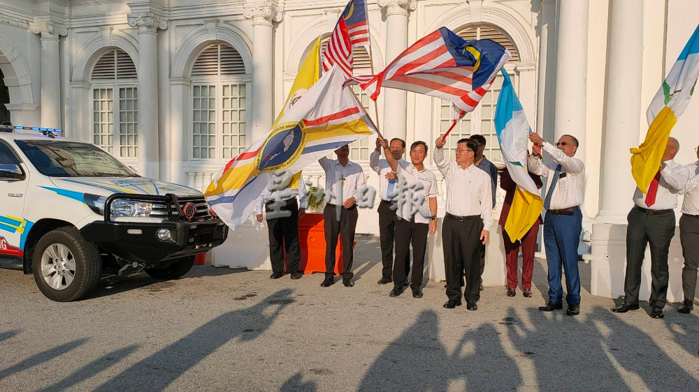 槟地方政府清洁团队出发到柔佛