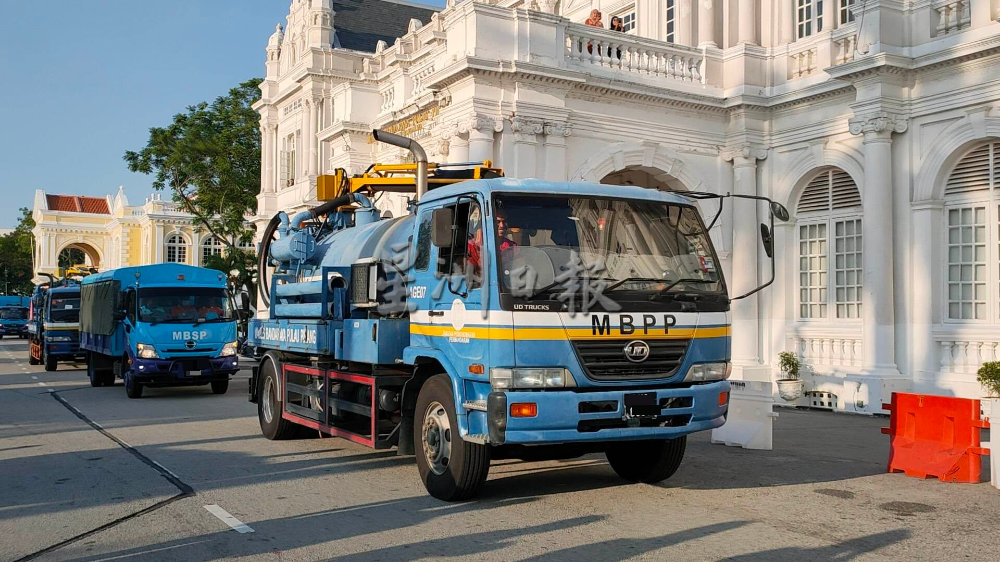 槟地方政府清洁团队出发到柔佛