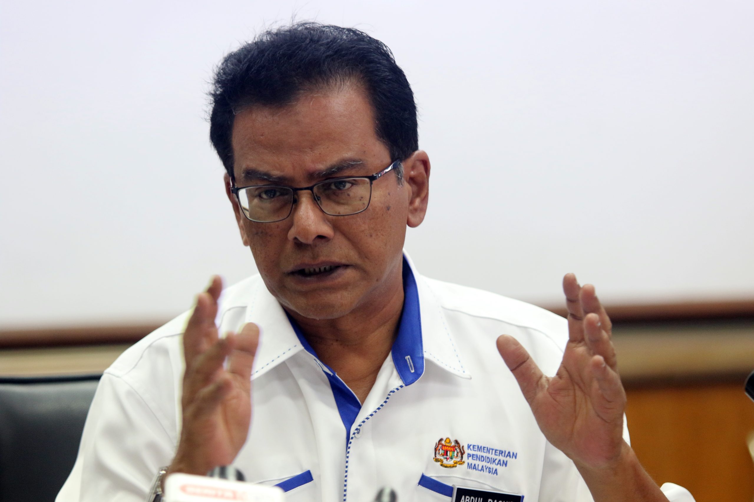 （大北马）槟州教育局局长阿都拉昔化身为“欢乐学习”代言人