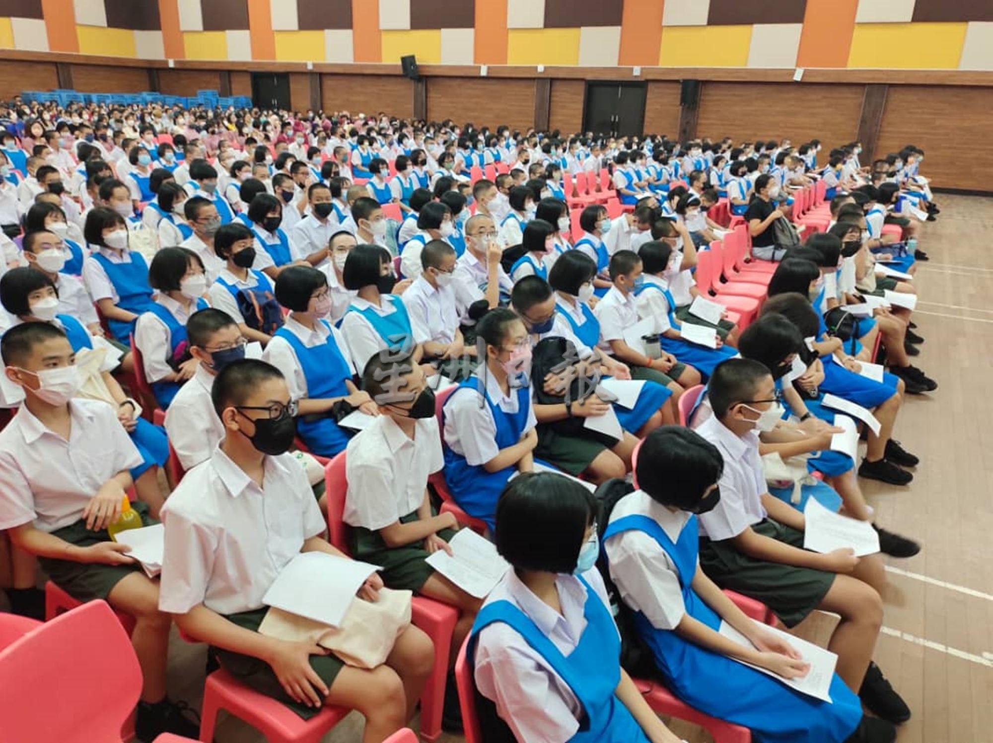 (大北马)洪贵蕊:日新中学首批344人报到,第二批将在20日后到校