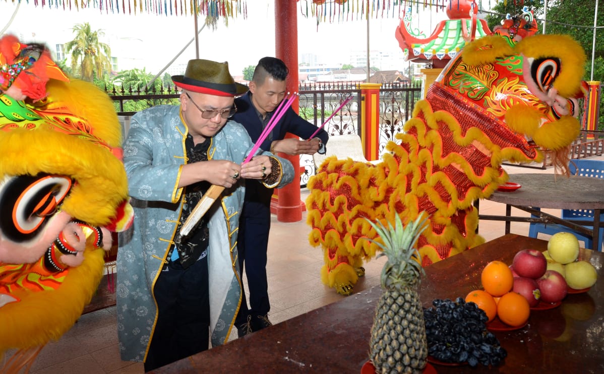 (大北马)闻名国际的风水艺术家云龙子回到米都家乡祭祖,并拜访吉打永大会馆。