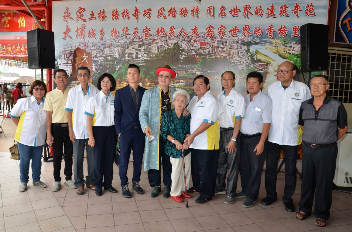 (大北马)闻名国际的风水艺术家云龙子回到米都家乡祭祖,并拜访吉打永大会馆。