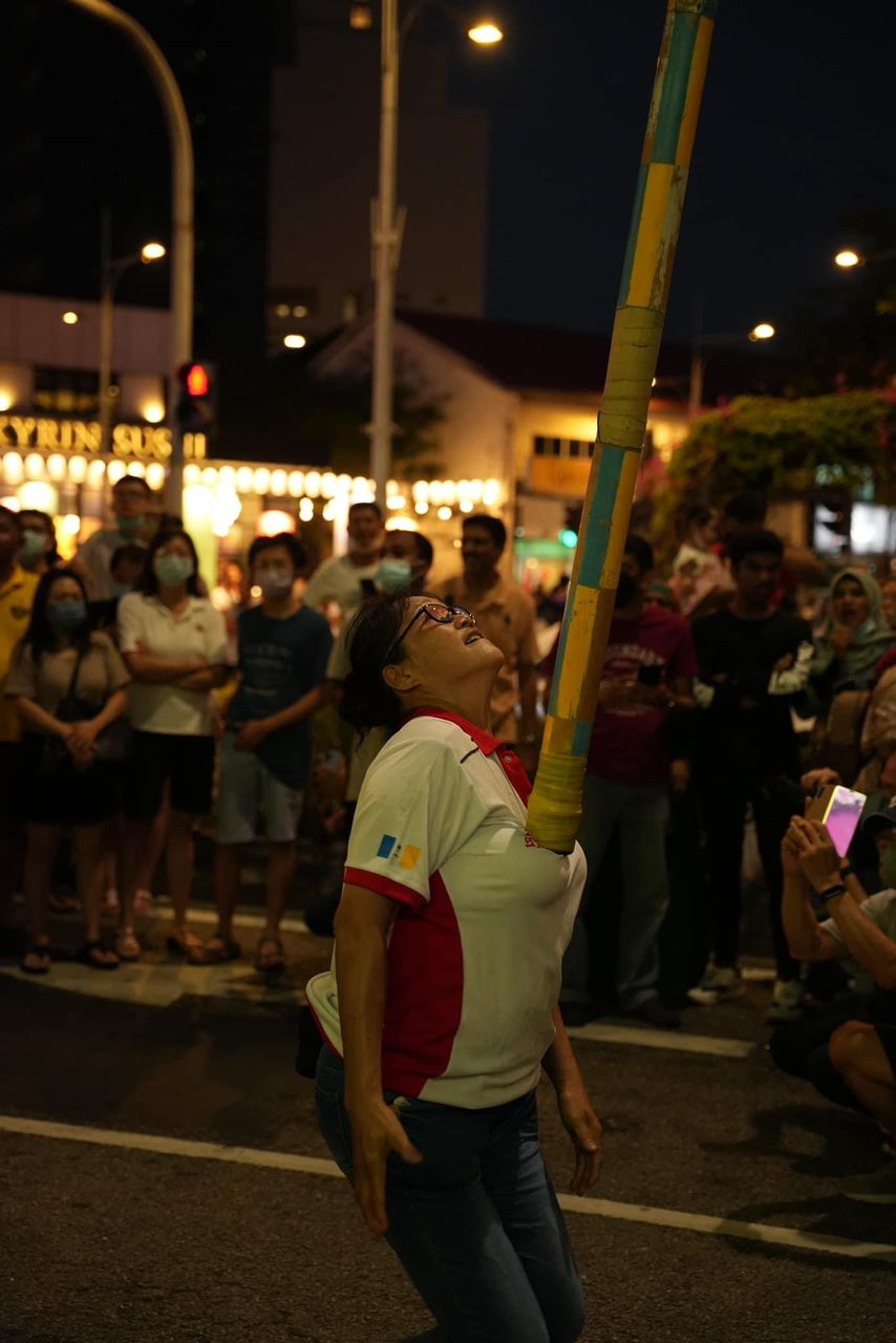 (大北马)非首次胸顶大旗 华妇:首次被拍